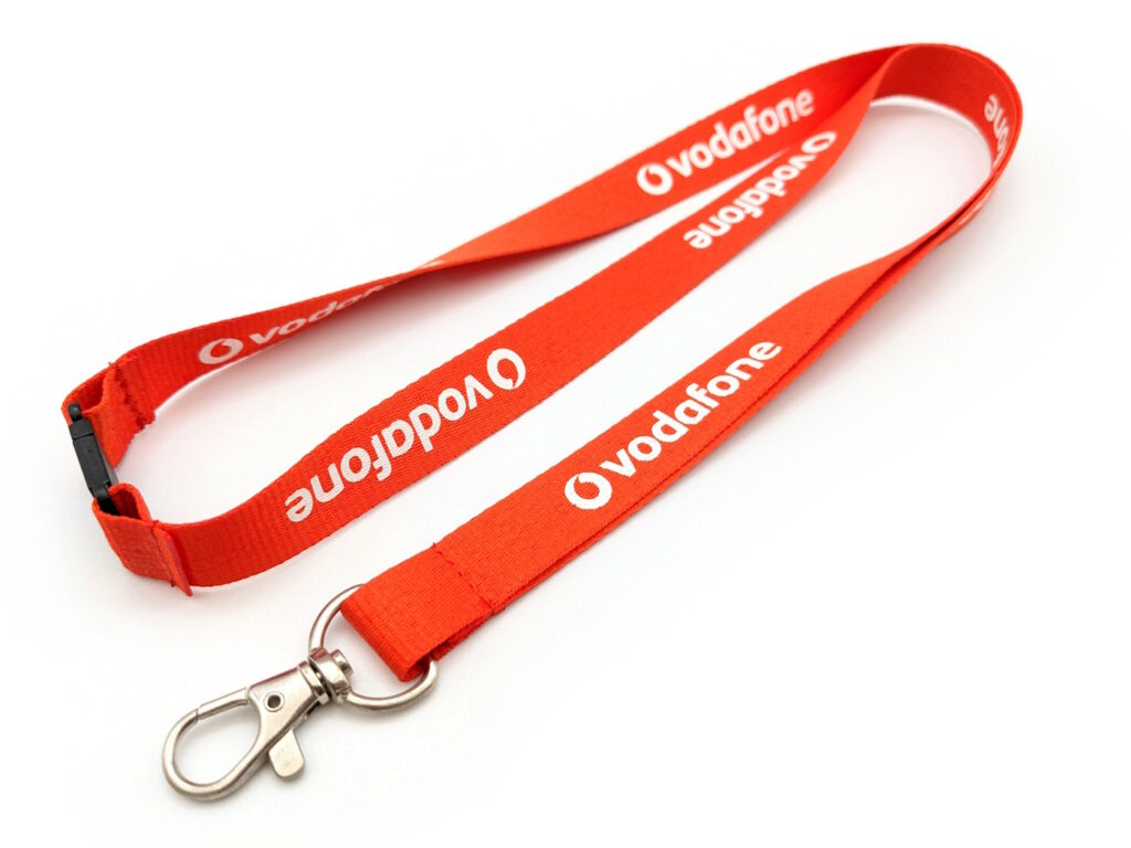 Lanyards impresos donde puedes ver el contraste entre logotipo y tela